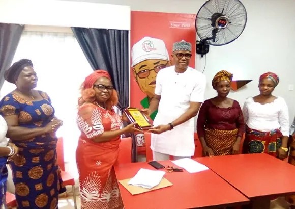 Esan Women Groups Honours Sergius Ogun With Award Of Excellence