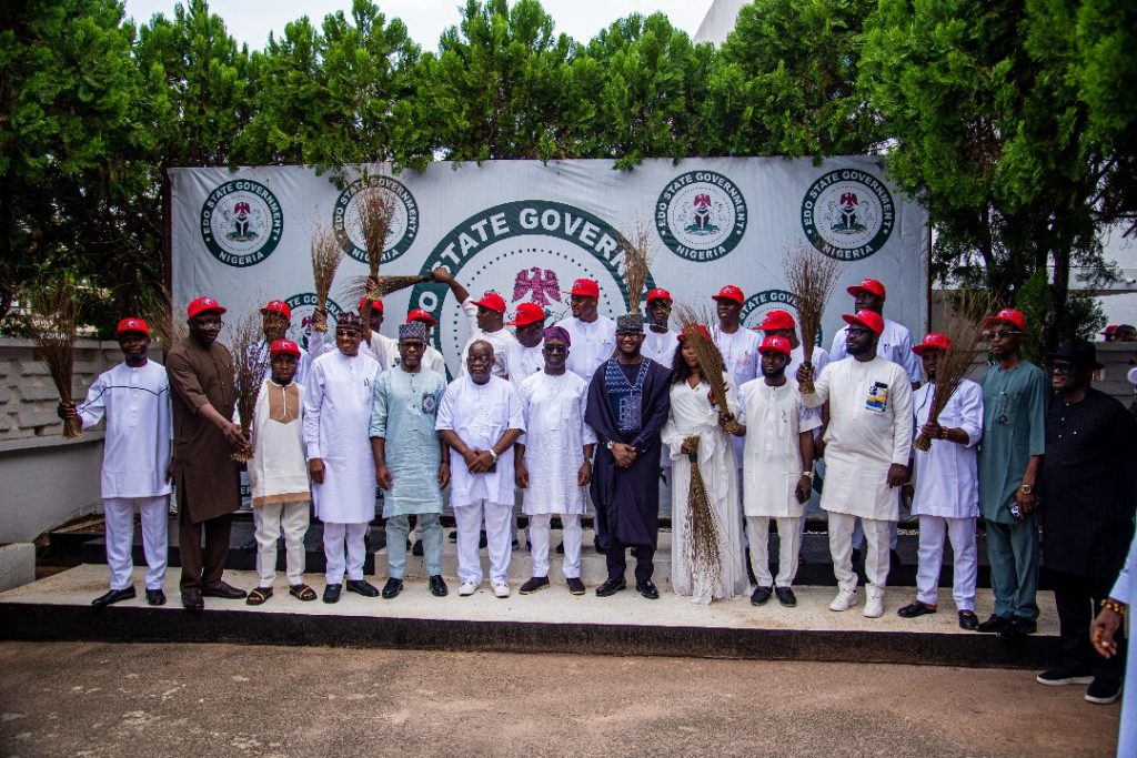 17 LGA Acting Chairmen Defect To APC In Edo