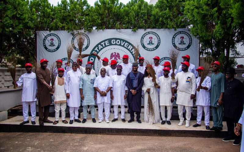 17 LGA Acting Chairmen Defect To APC In Edo