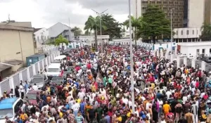 Gov Fubara’s Whereabouts Remain Unknown As Large Crowd Awaits His Appearance At Govt House
