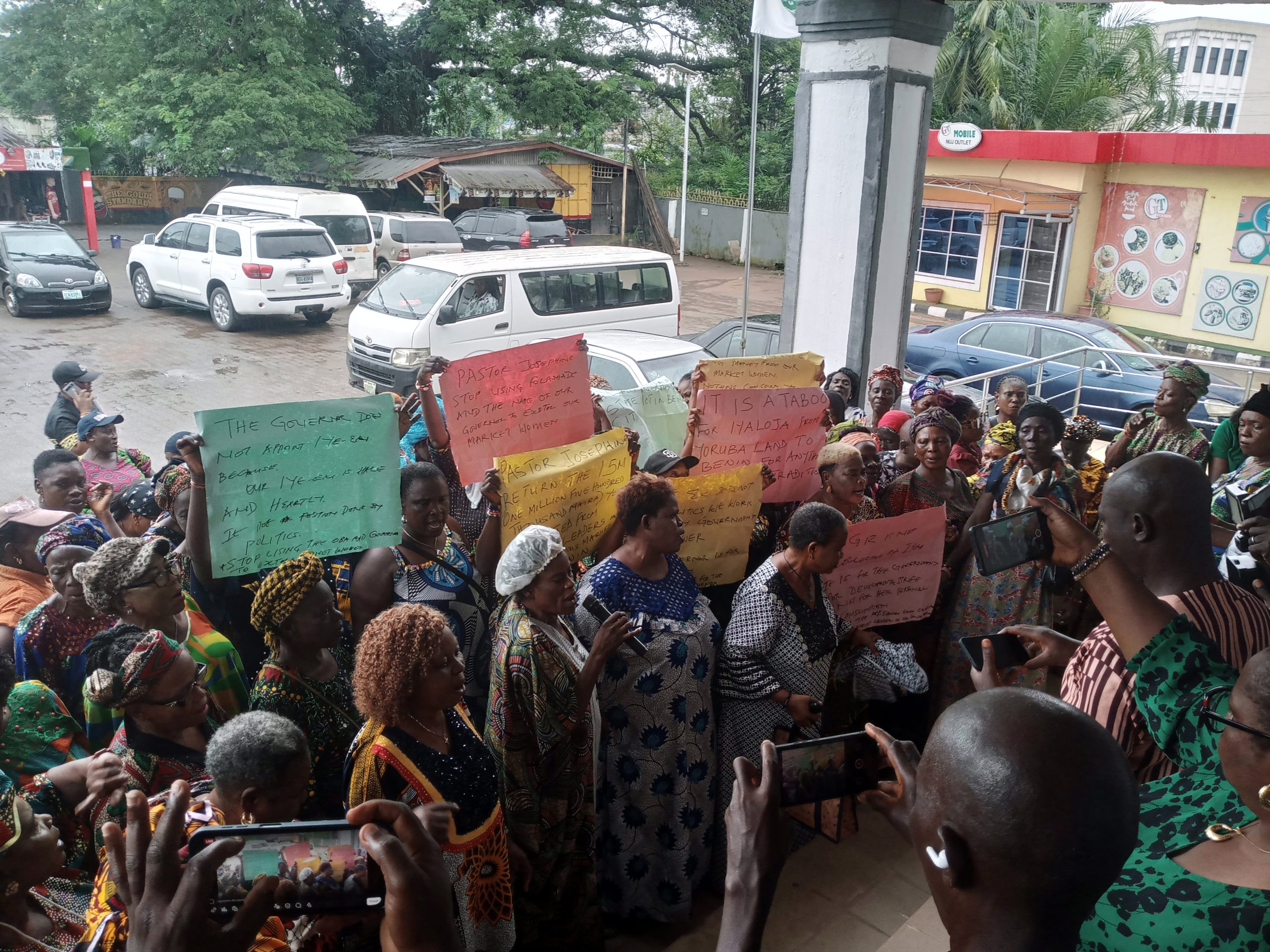 Traders Protest Alleged Imposition of Market Leader, Extortions In Edo