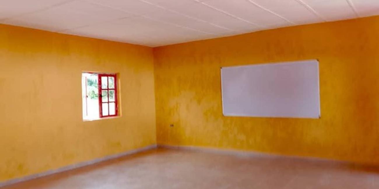 Senator Oshiomhole Commissioned Classrooms Worth N222million With No Desks, No Chairs In Edo – MonITNG Senator Oshiomhole Commissioned Classrooms Worth N222million With No Desks, No Chairs In Edo – MonITNG