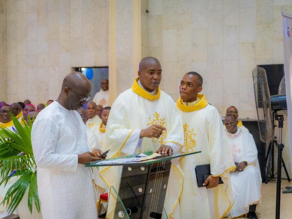 Akubeze’s Spiritual Direction Shaped My Leadership, Says Okpebholo At 20th Episcopal Anniversary