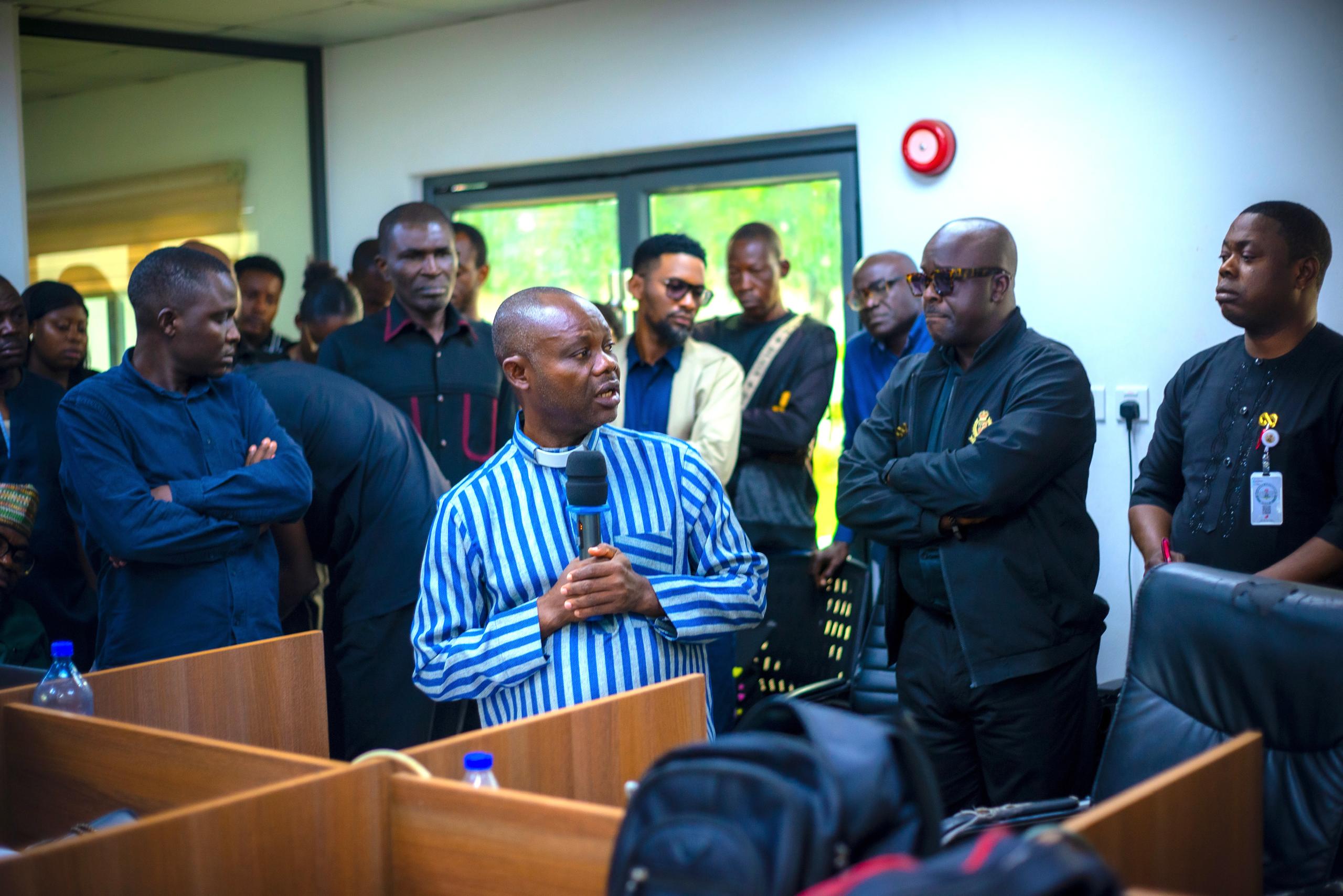 Gov Okpebholo’s Press Corps Honours Late Colleague, Kingsley Uchegbu, Amid Tears, Tributes
