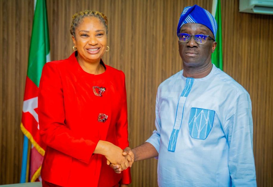 UBTH CMD CONGRATULATES GOV. OKPEBHOLO ON HIS 56TH BIRTHDAY