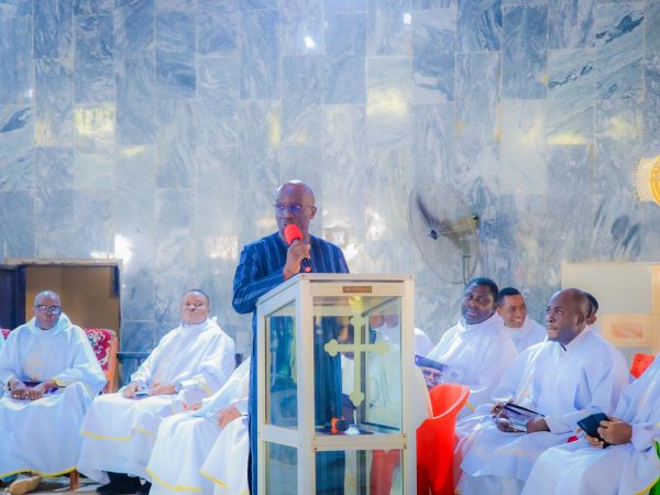 Gov Okpebholo Urges Nigerians to Live Selfless Lives at Orbih’s Funeral