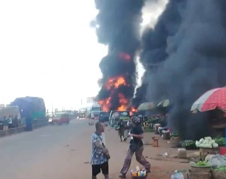 Scores Feared Dead As Petroleum Tanker Overturned In Edo